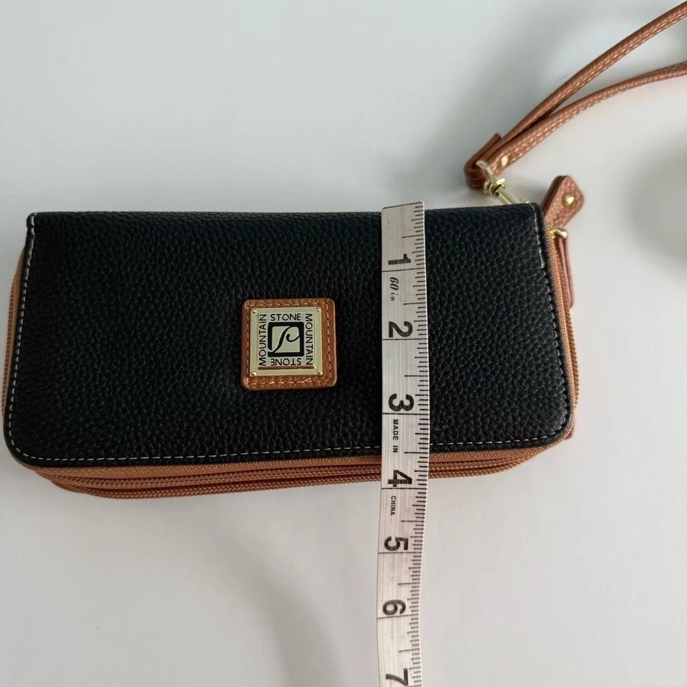 Stone Mountain Pebble Leather Wristlet Wallet Black Brown Zip Closure SZ Large